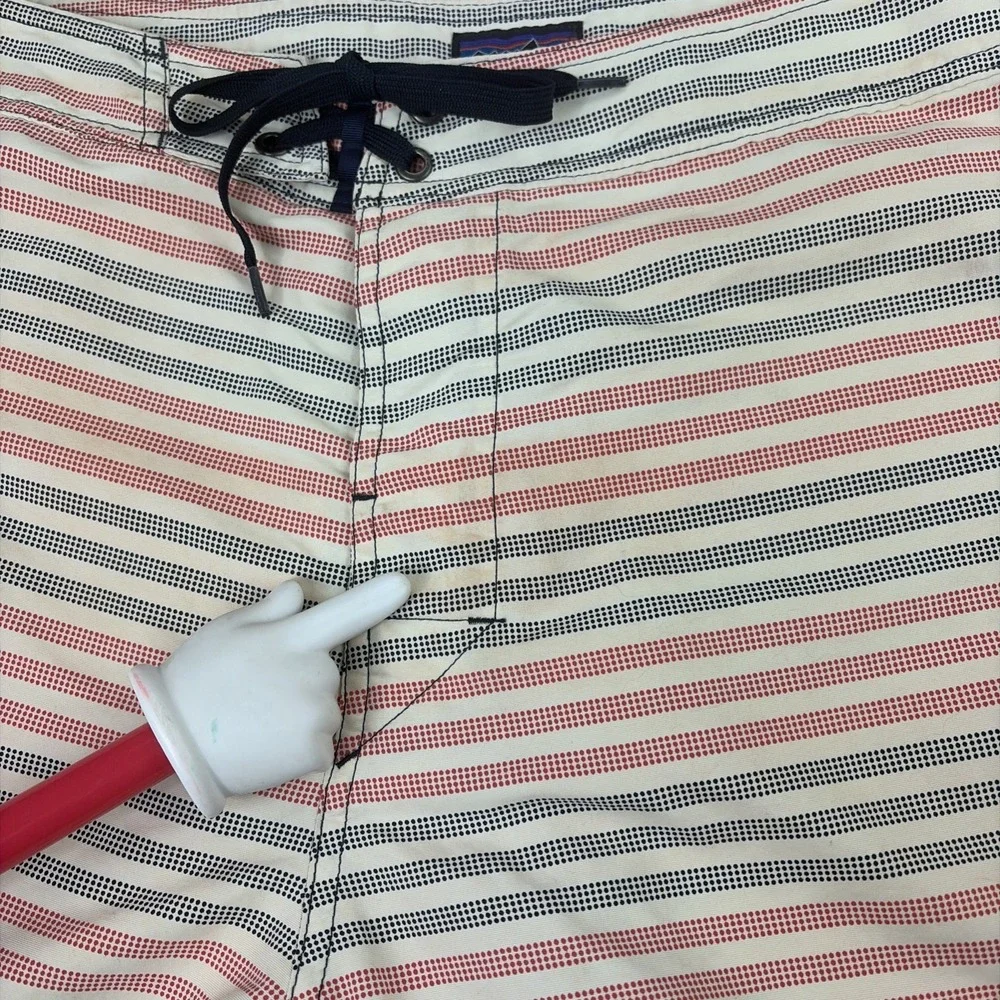 Patagonia Wavefarer Boardshorts Men's Red White Blue Stripe Stretch Drawstring